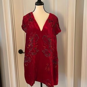 Beautiful Free People Velvet, Red, Floral, Tunic with V-neck collar